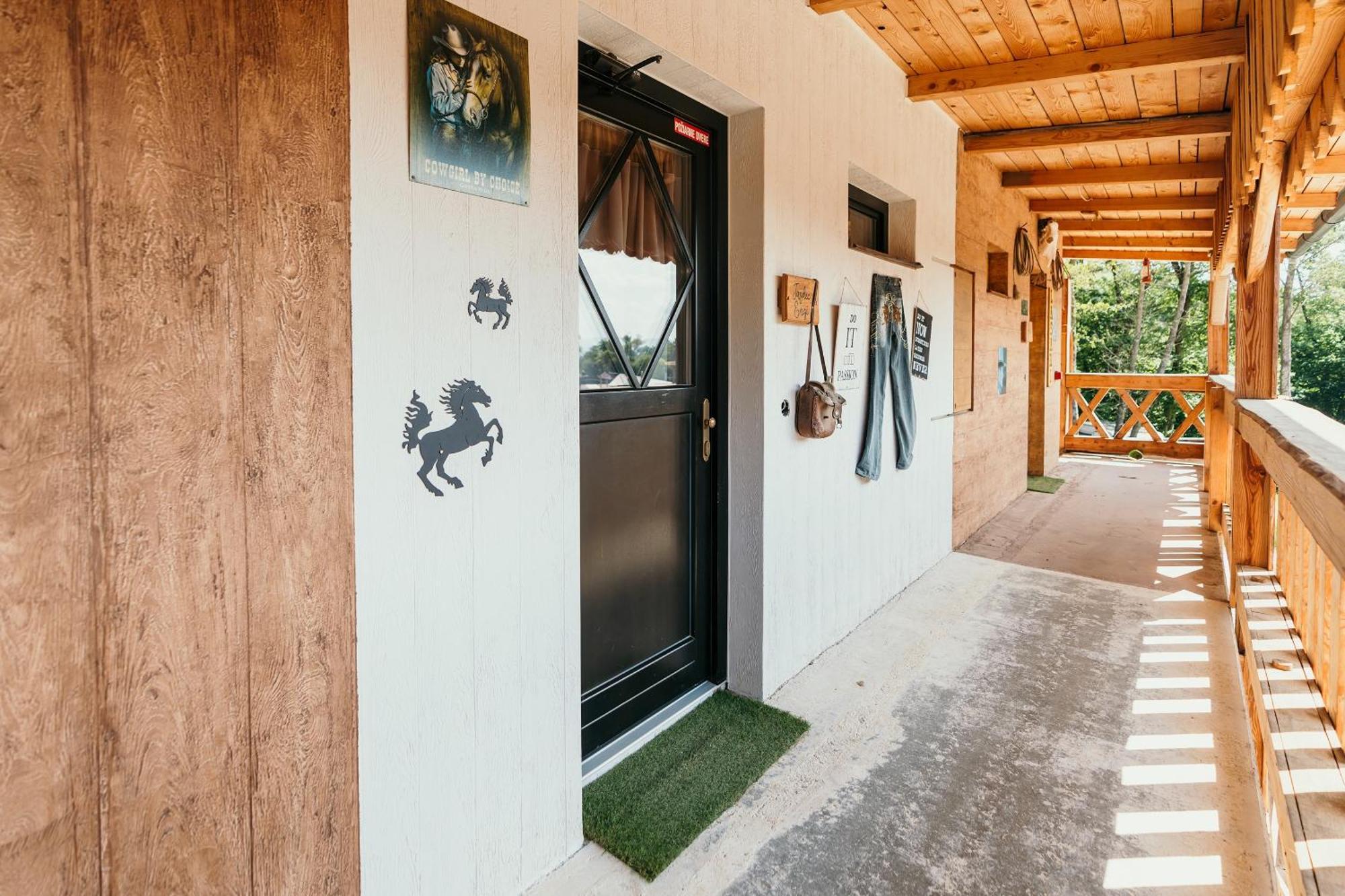 Ranch 13 - Western A Kone Nemšová Zimmer foto